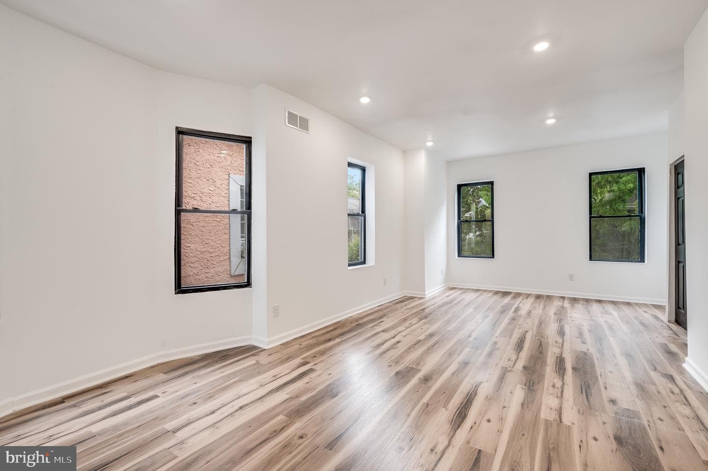 111 W Sharpnack Street photo 21