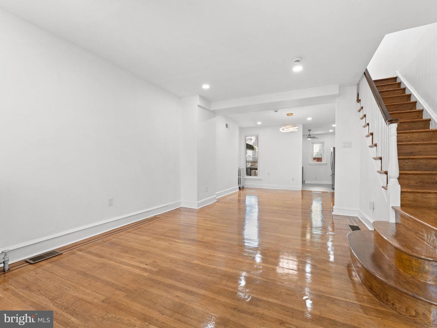 5448 W Montgomery Avenue photo 6