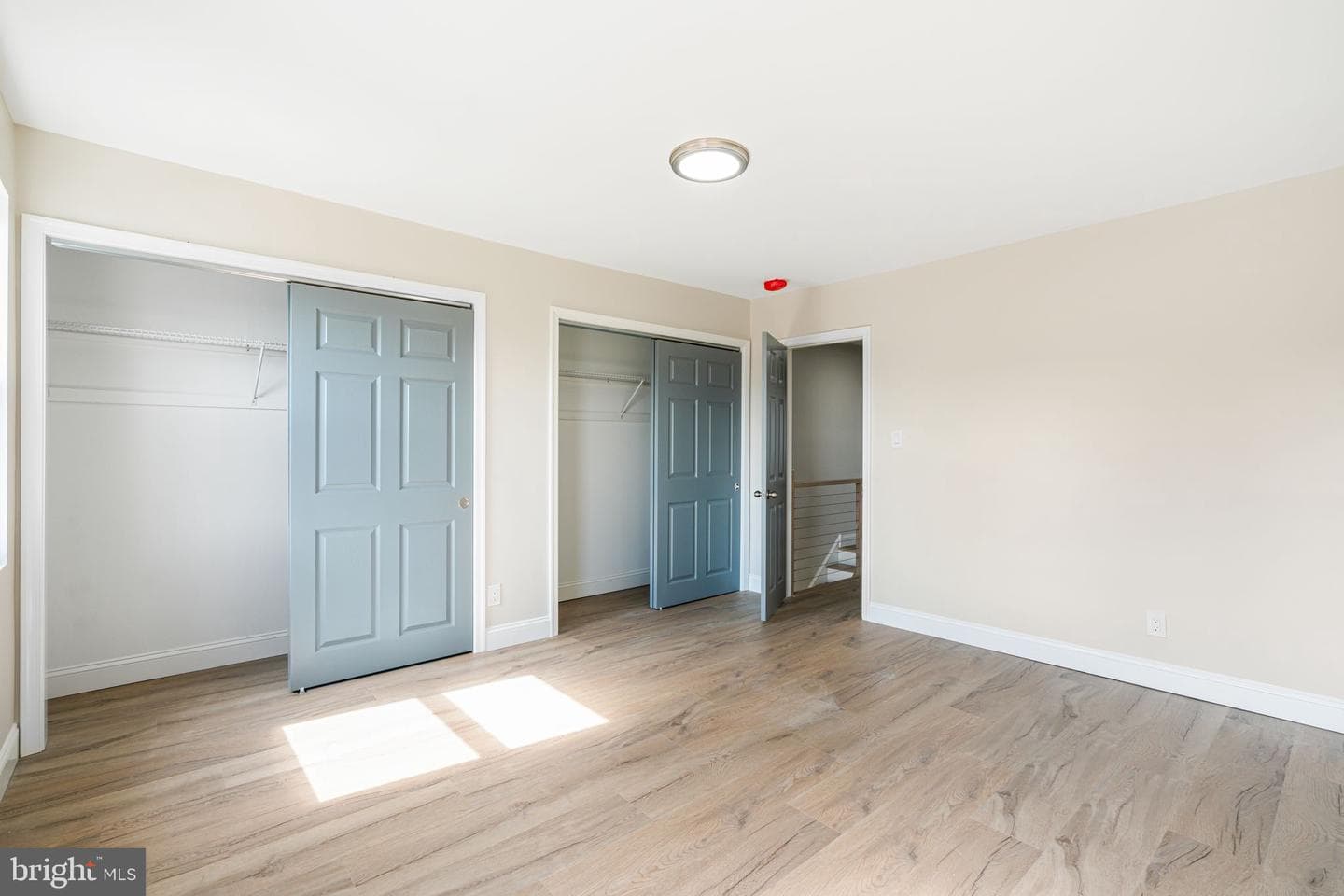 7705 Pickering Avenue photo 11