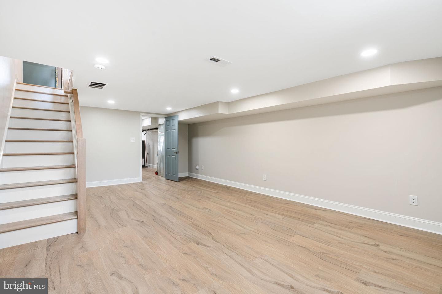 7705 Pickering Avenue photo 21