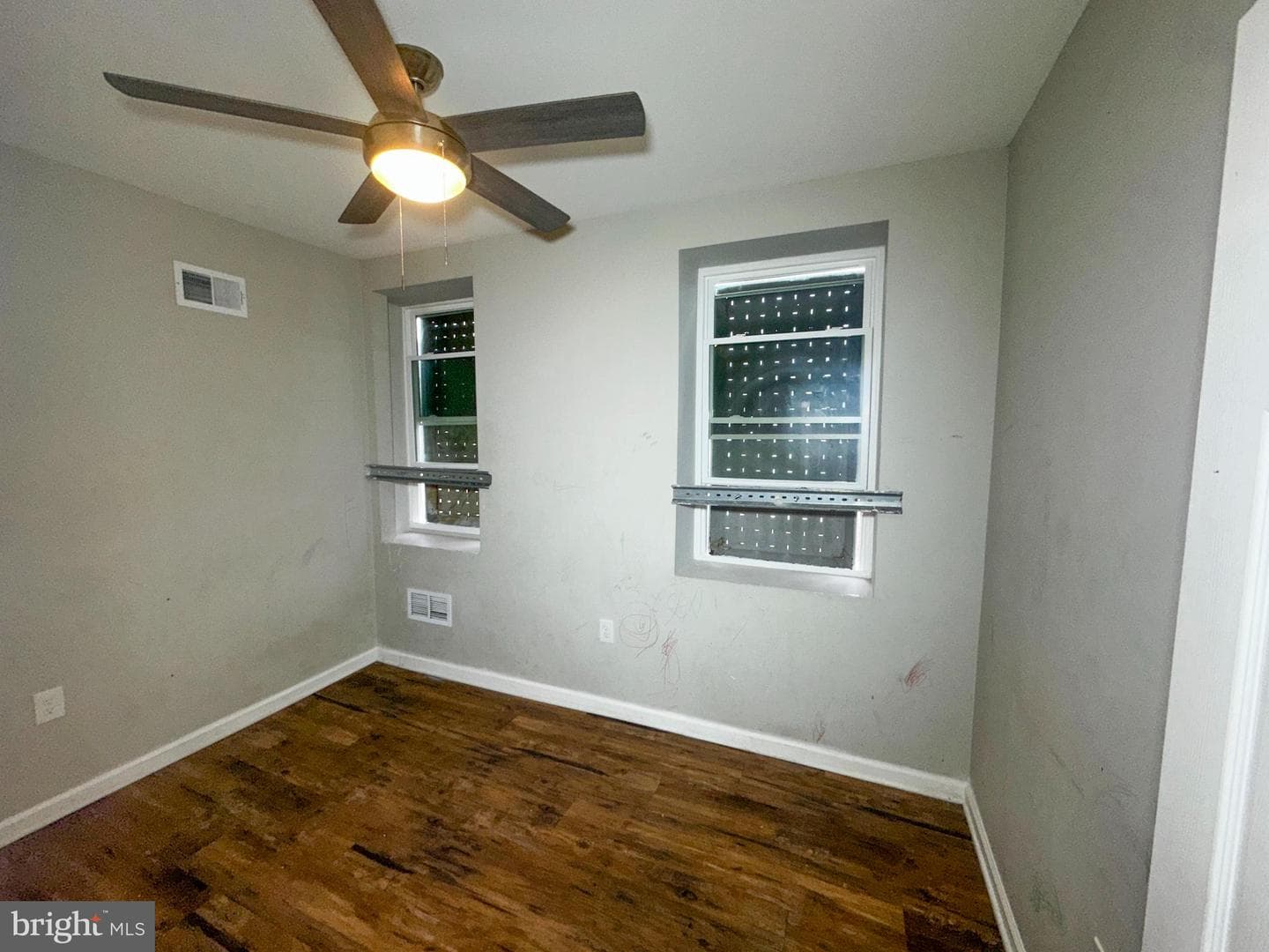 4661 James Street photo 12