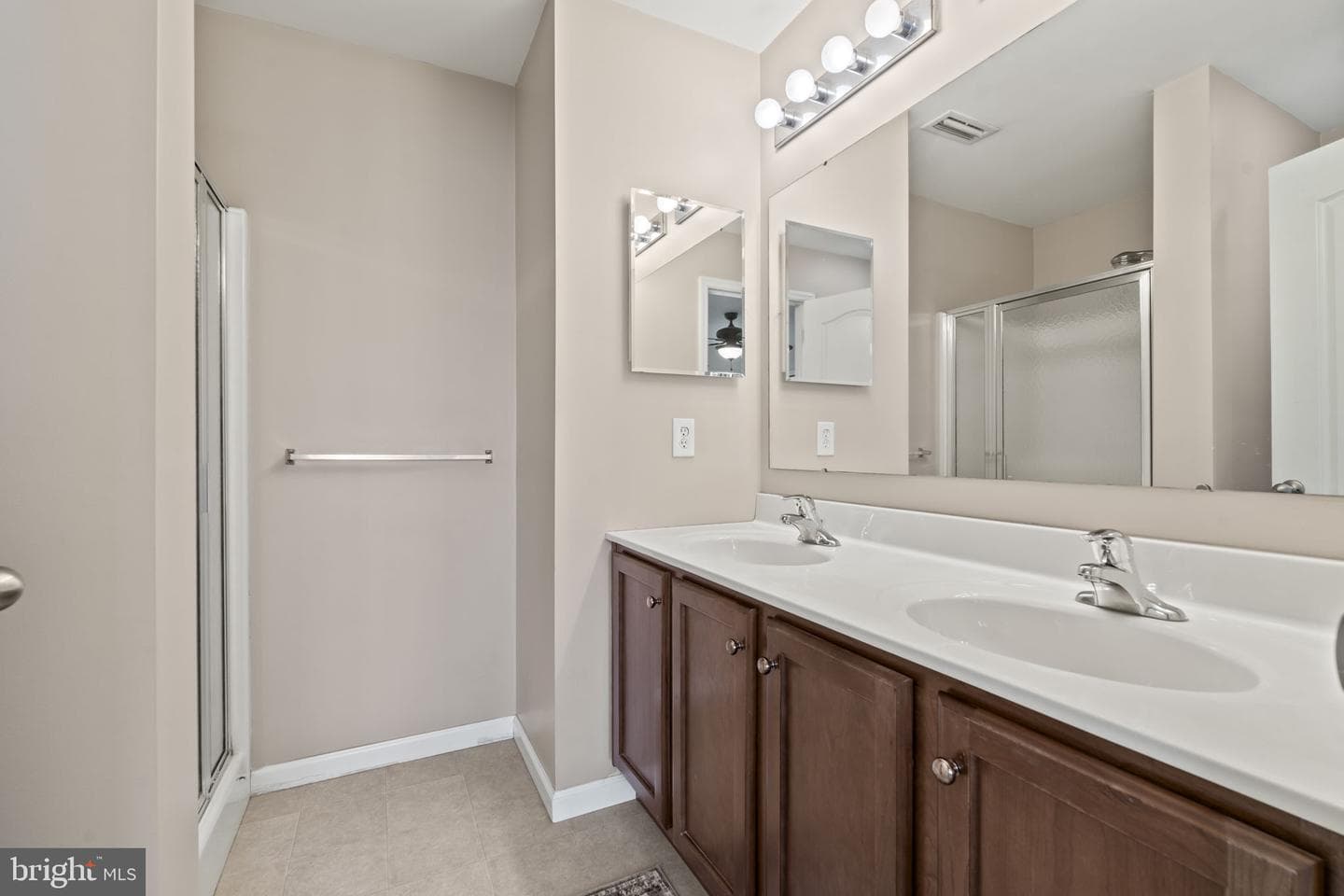 2529 Pickwick Street photo 20
