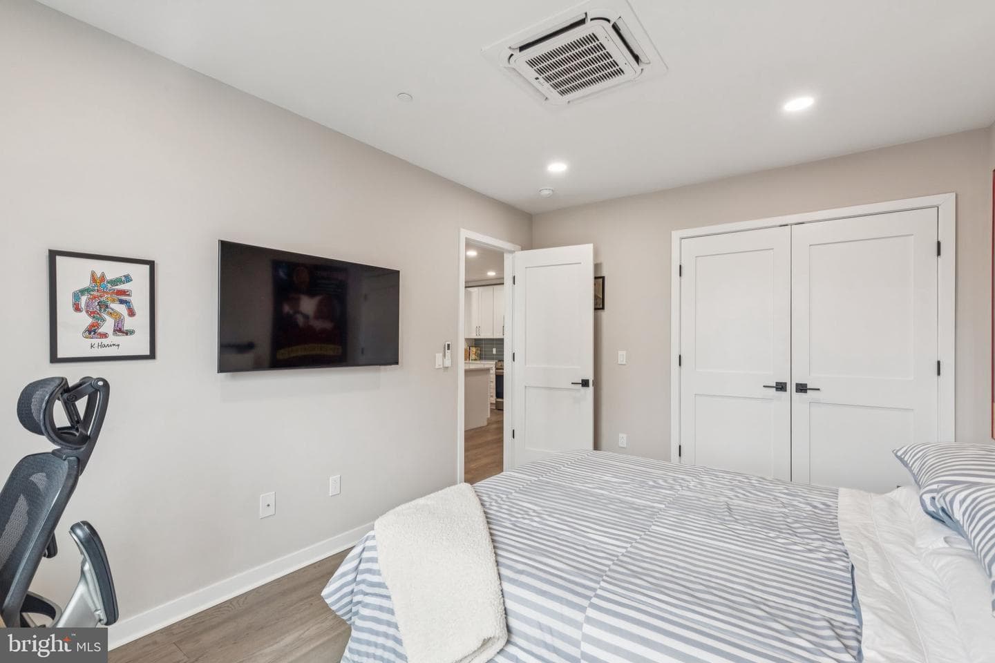 1648-50 Ridge Avenue #301 photo 20