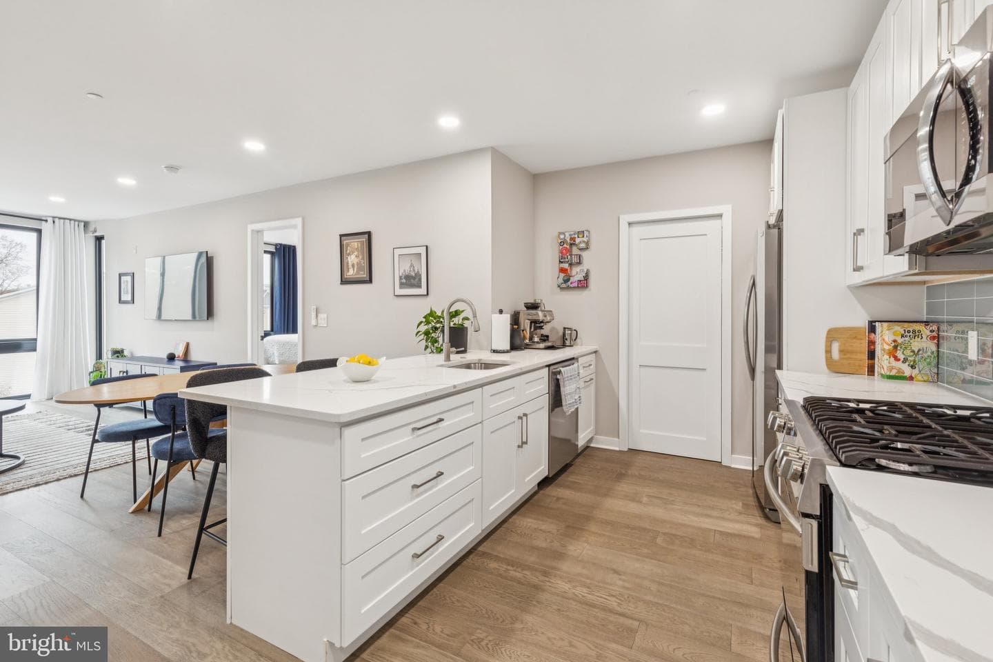 1648-50 Ridge Avenue #301 photo 6