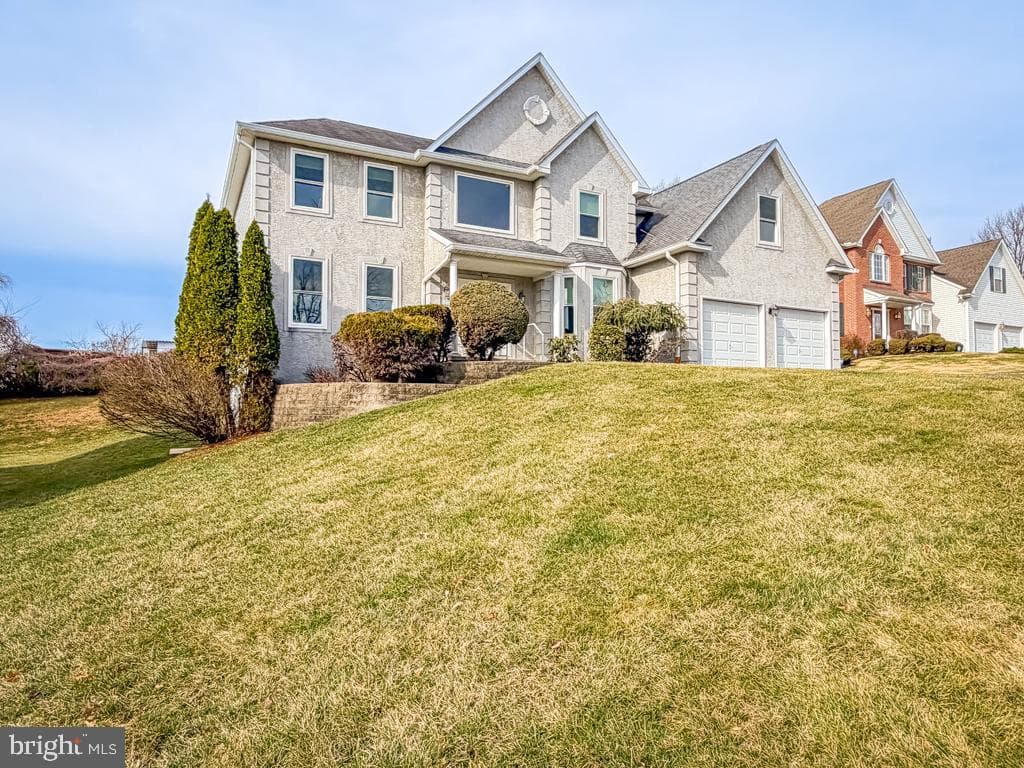 838 Gina Drive photo 2