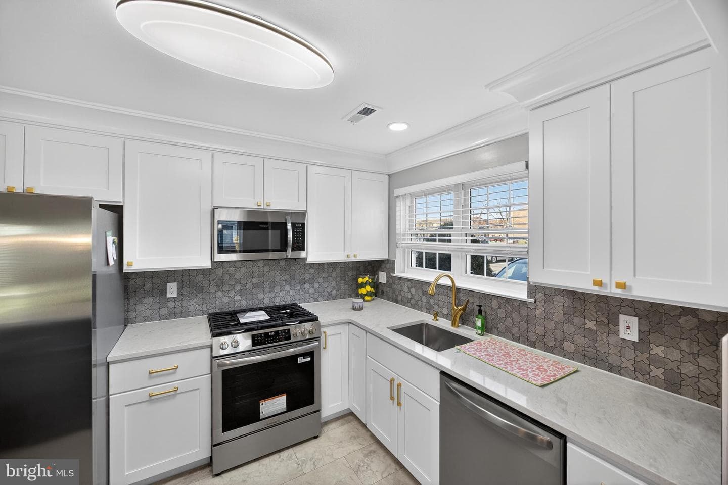 71101 Delaire Landing Road #101 photo 12