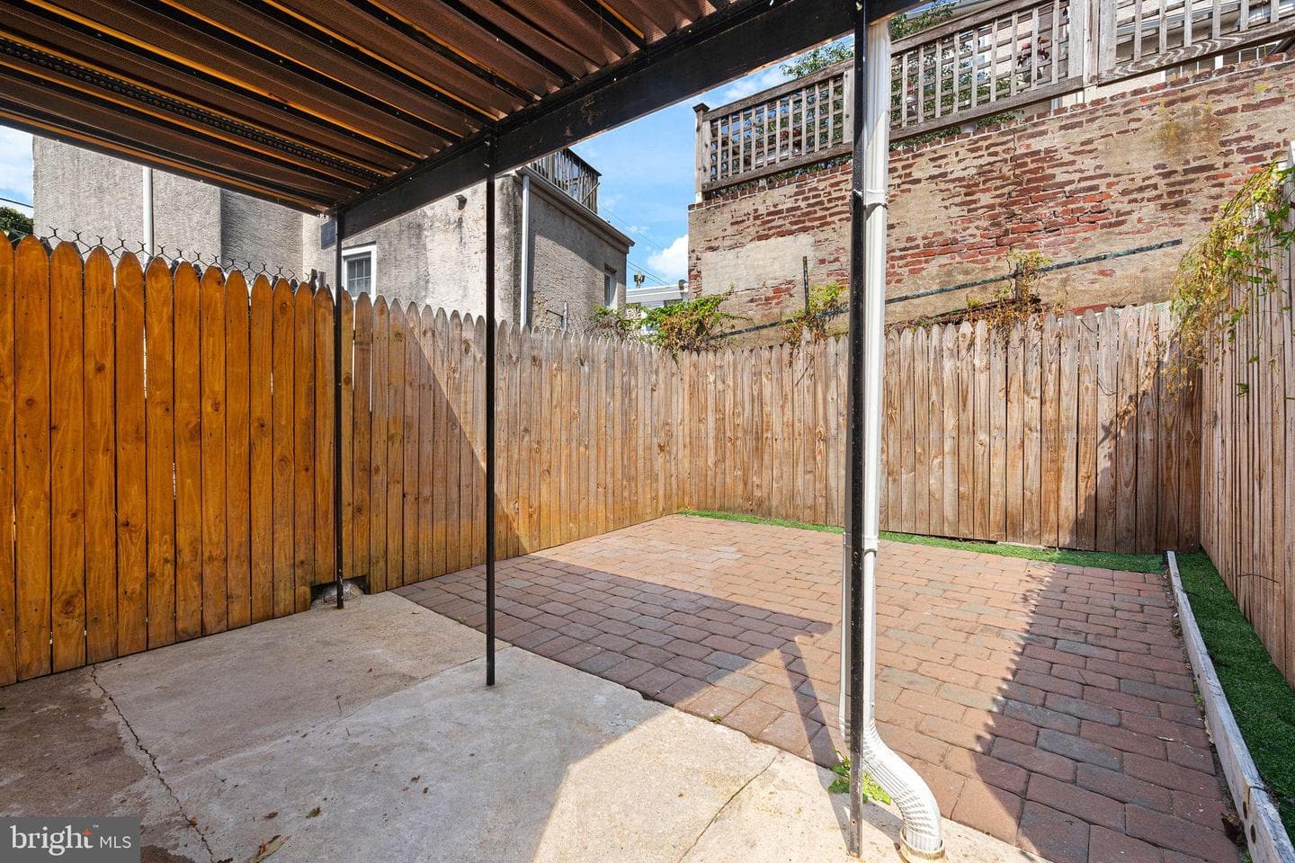104 Seville Street photo 24