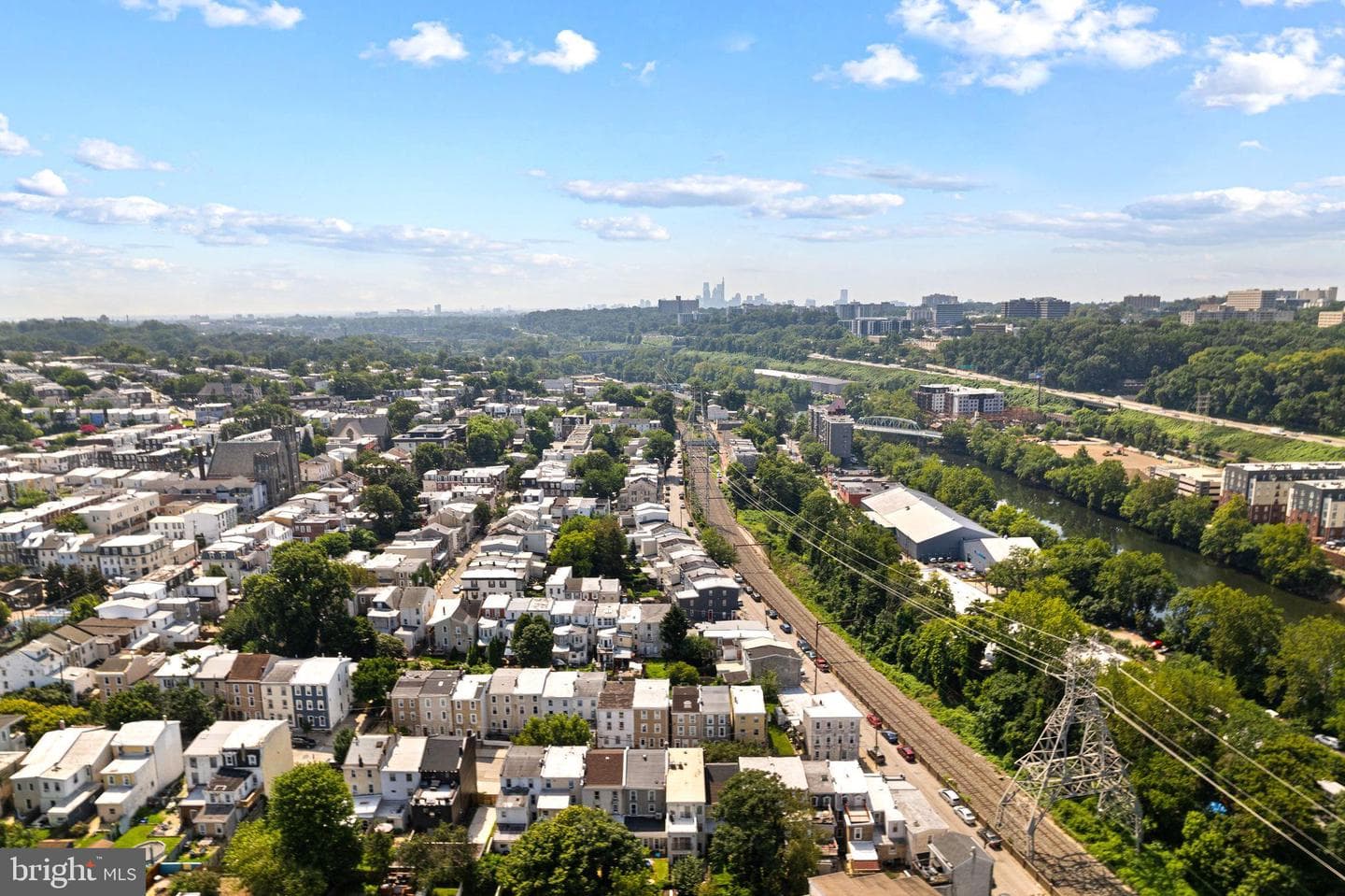 104 Seville Street photo 32