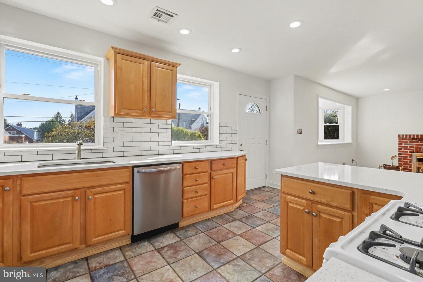 5610 Houghton Street photo 17
