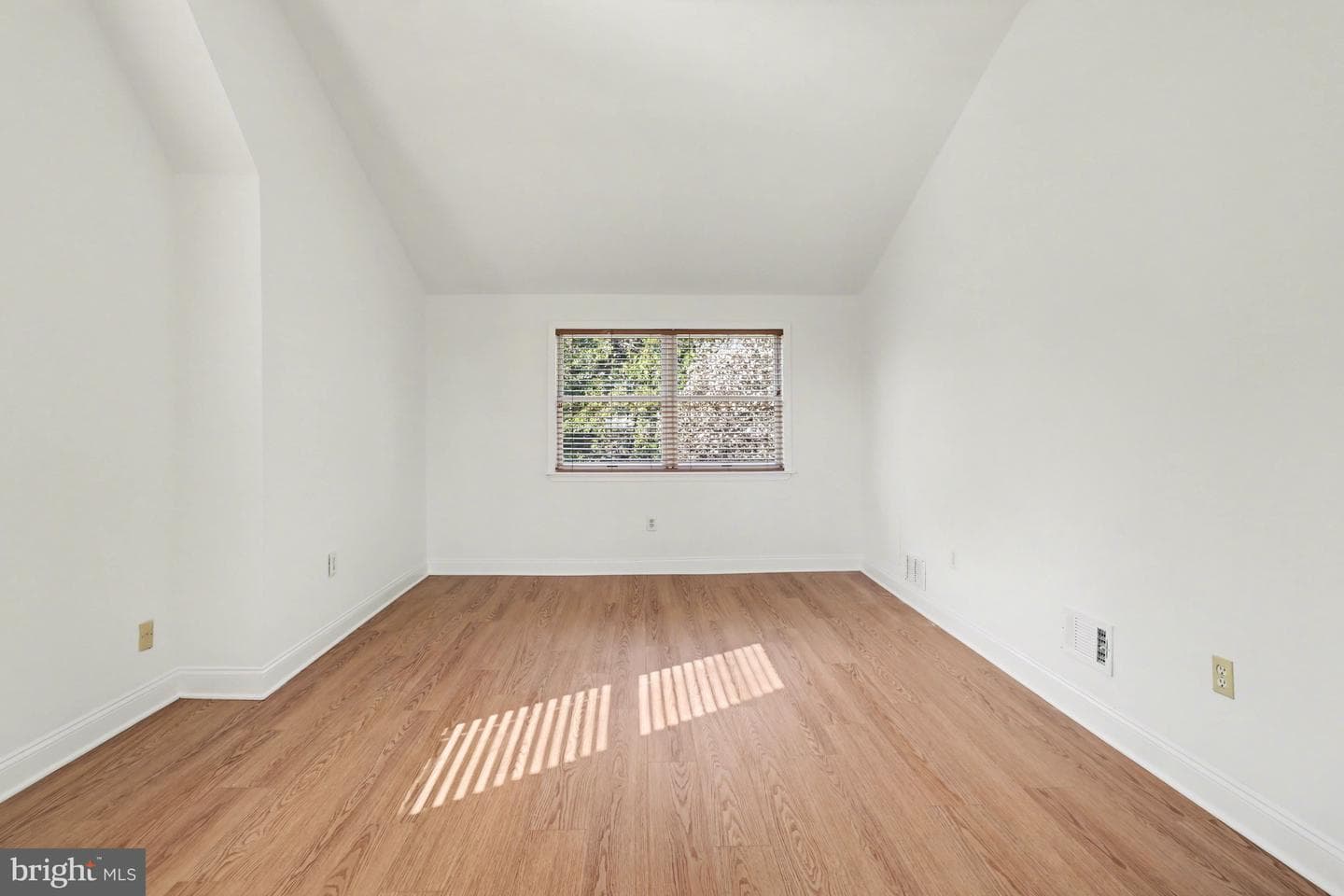5610 Houghton Street photo 33