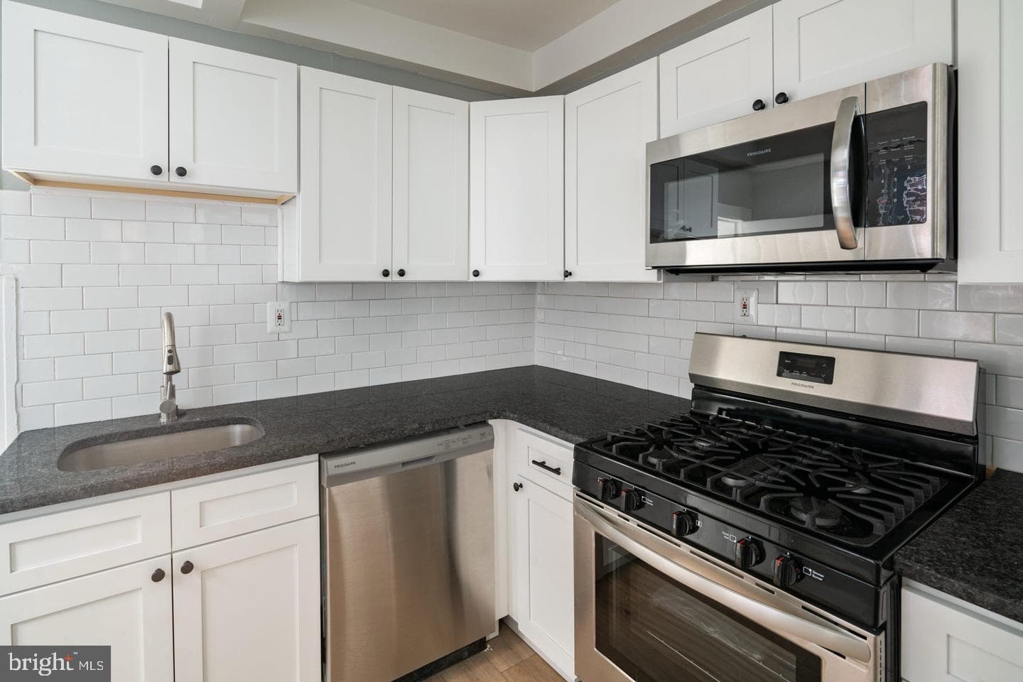 2271 E Cambria Street photo 10