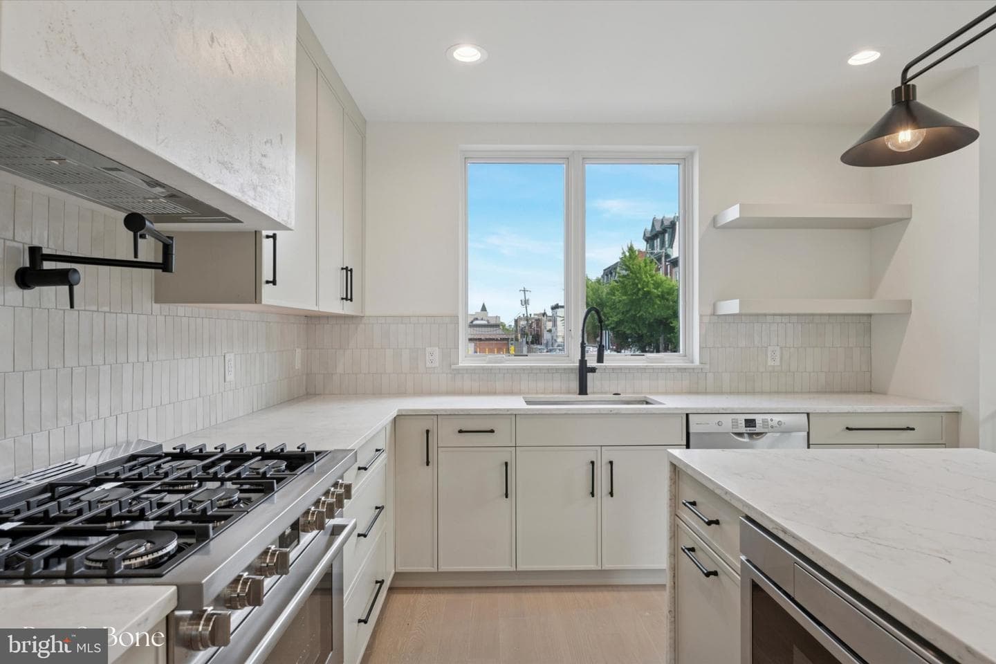 610 Brenna Walk photo 14