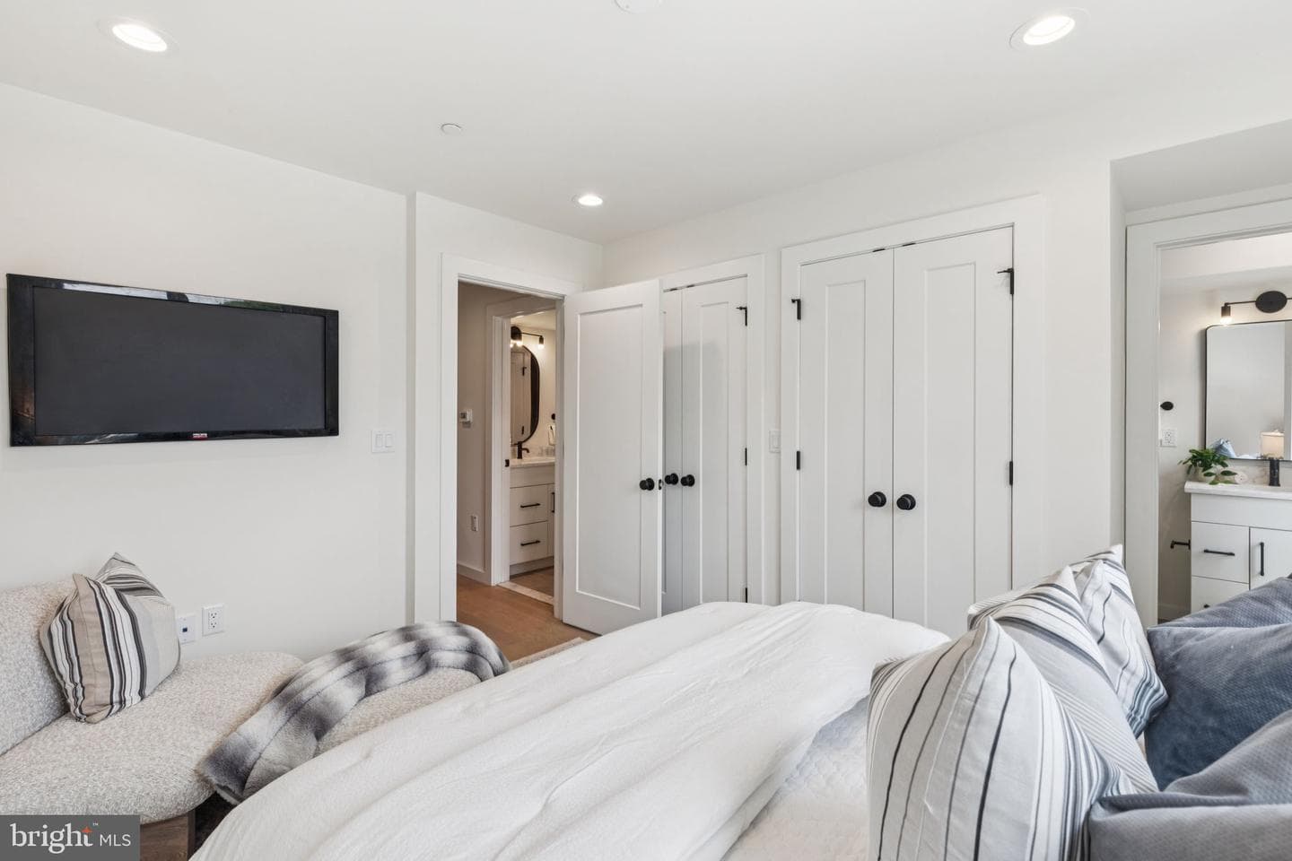 610 Brenna Walk photo 42