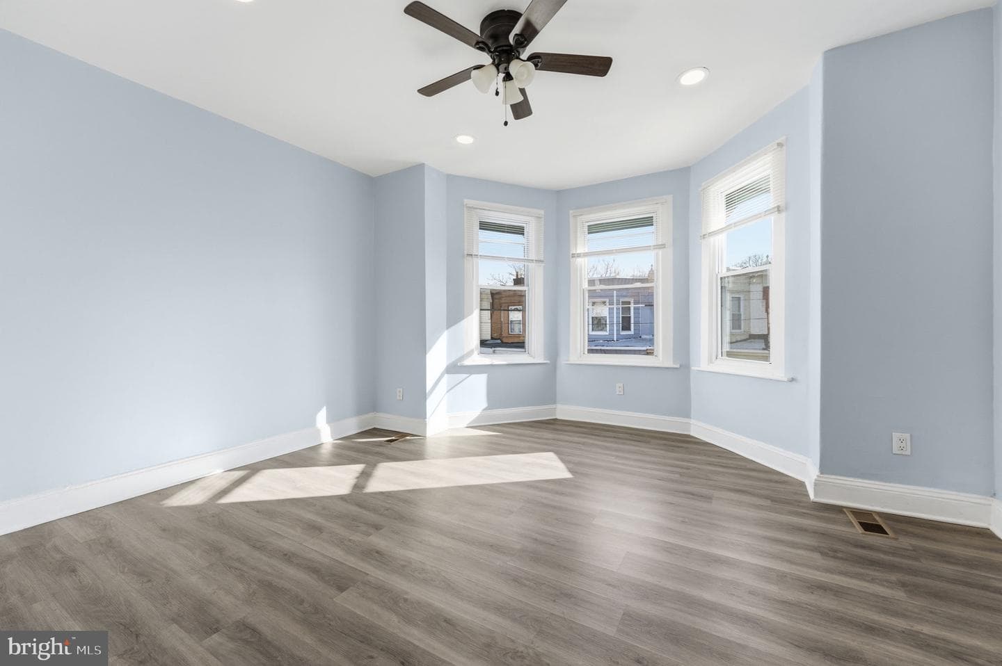 5635 Montrose Street photo 22