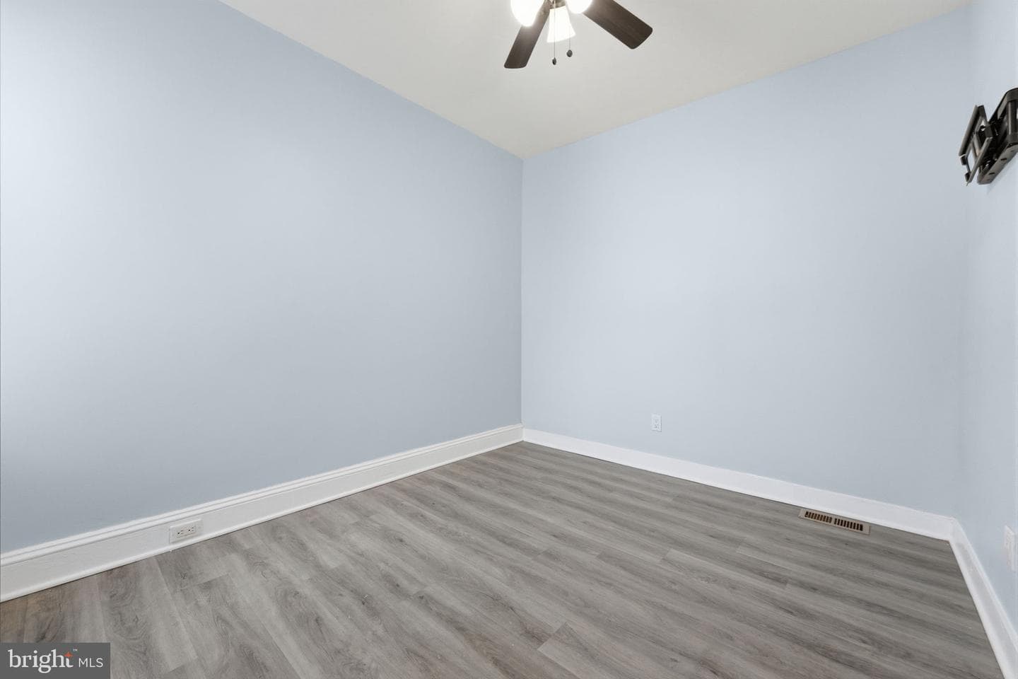 5635 Montrose Street photo 29