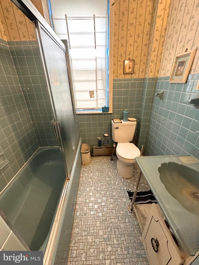 3038 W Lehigh Avenue photo 7