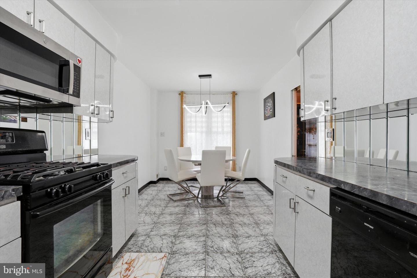 190 Larkspur Street photo 9