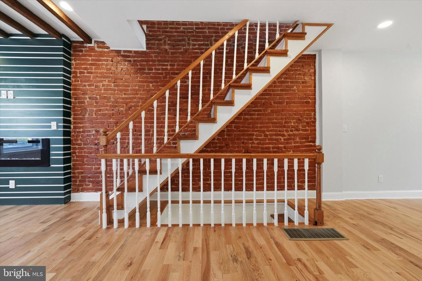 1834 E Albert Street photo 8