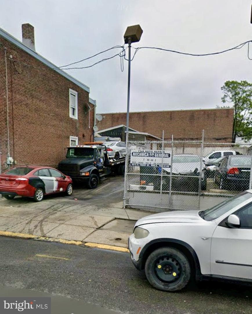 4615 N Front Street photo 3