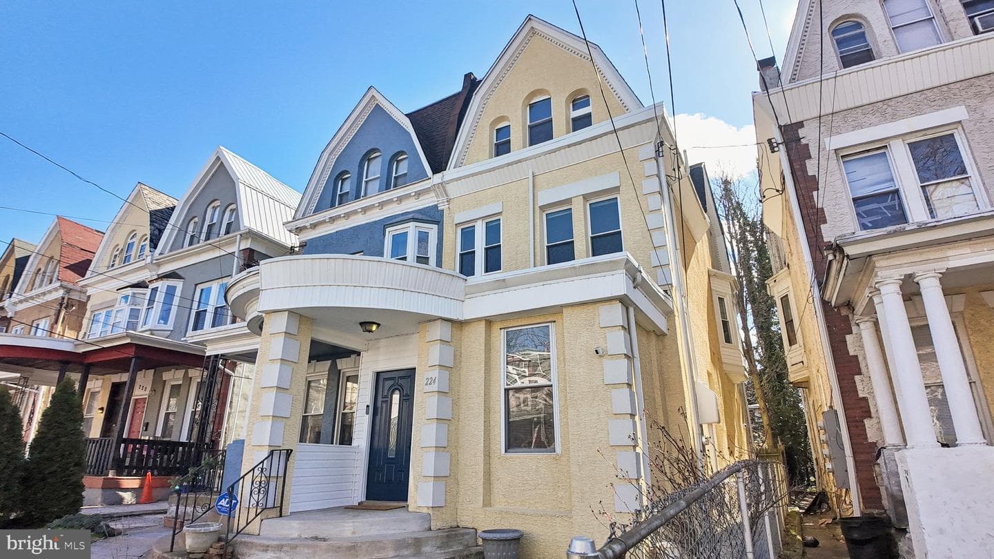 224 W Penn Street photo 32