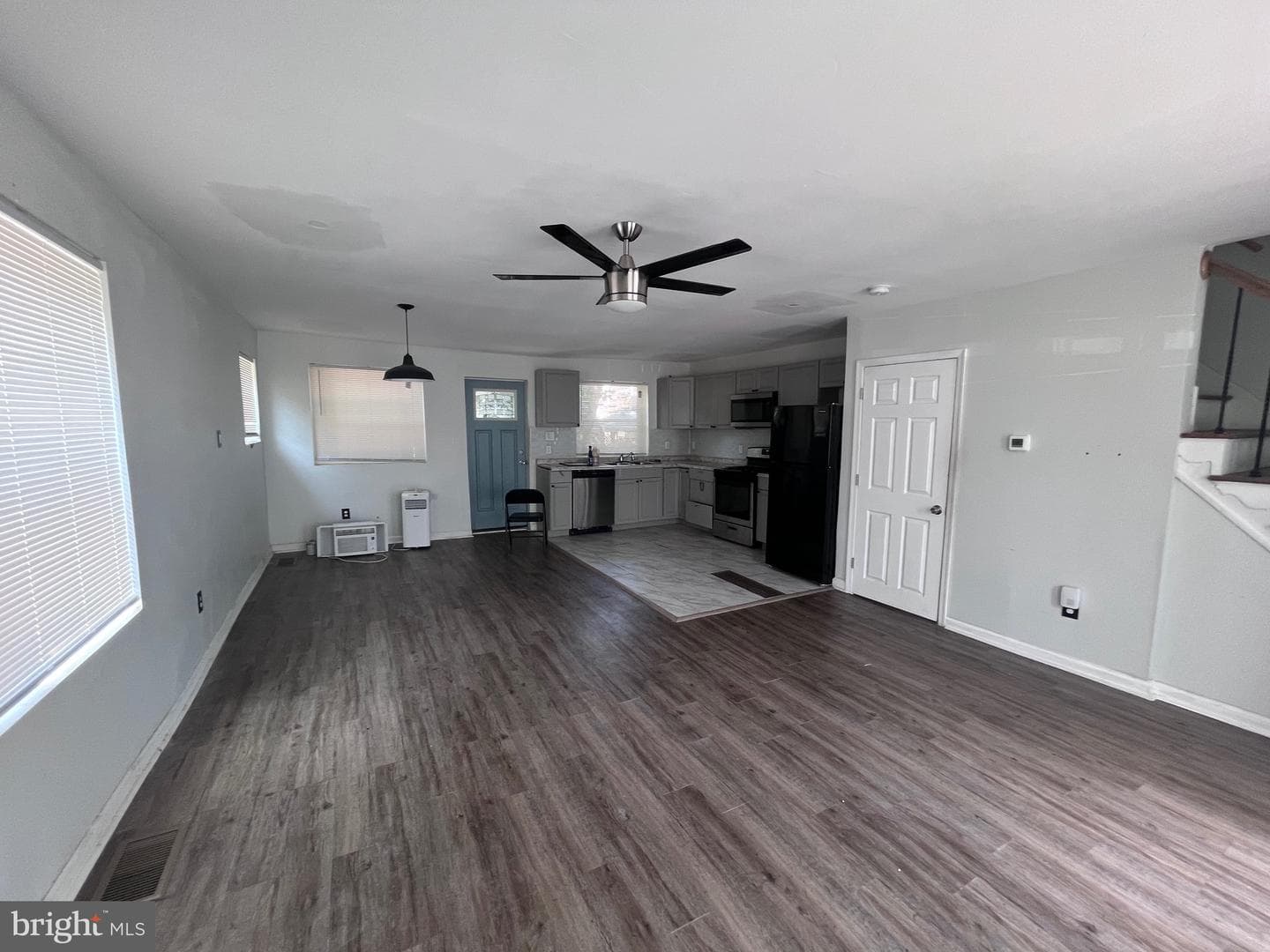 2915 Edgley Street photo 3