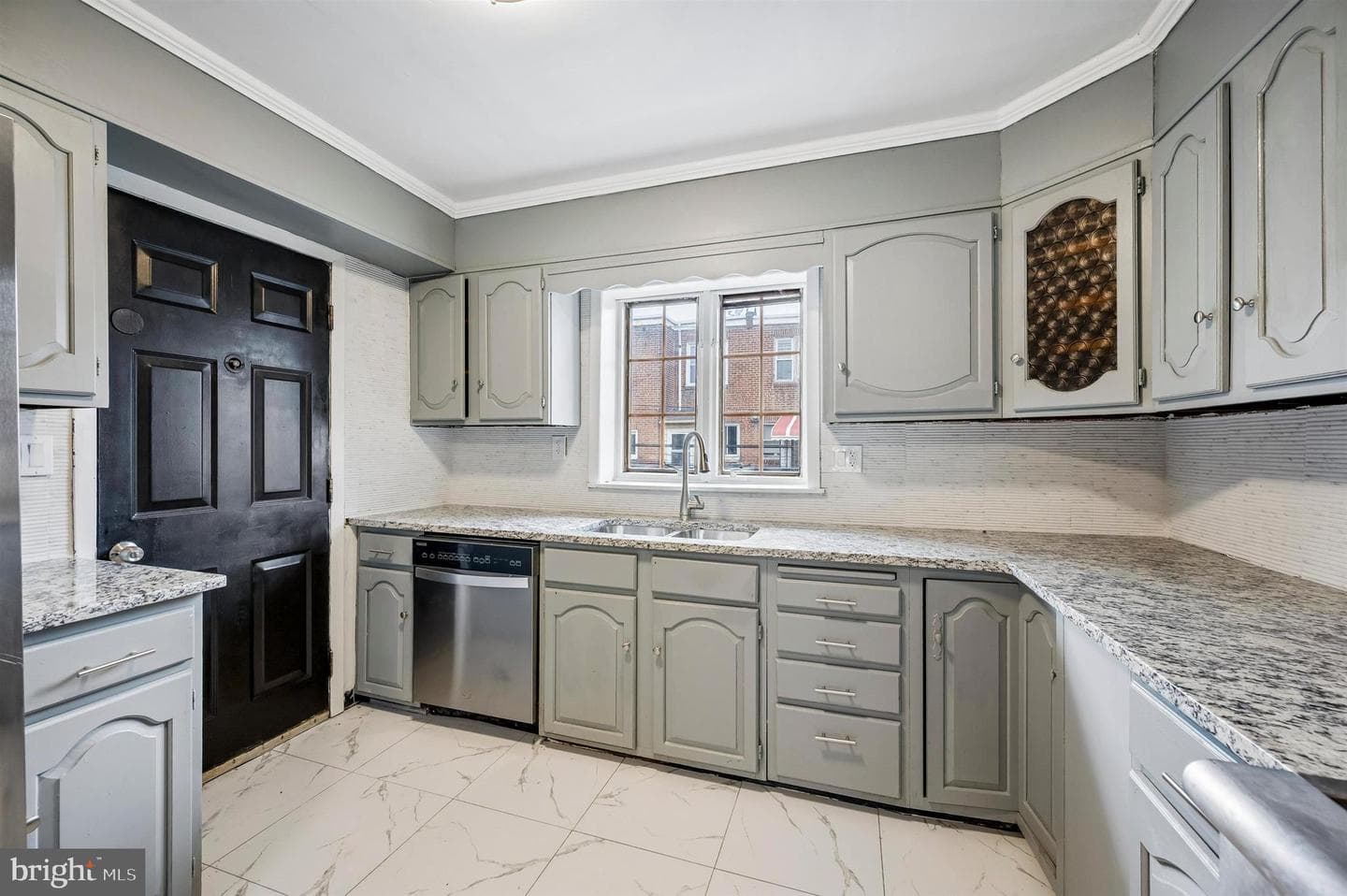 5221 Arlington Street photo 10