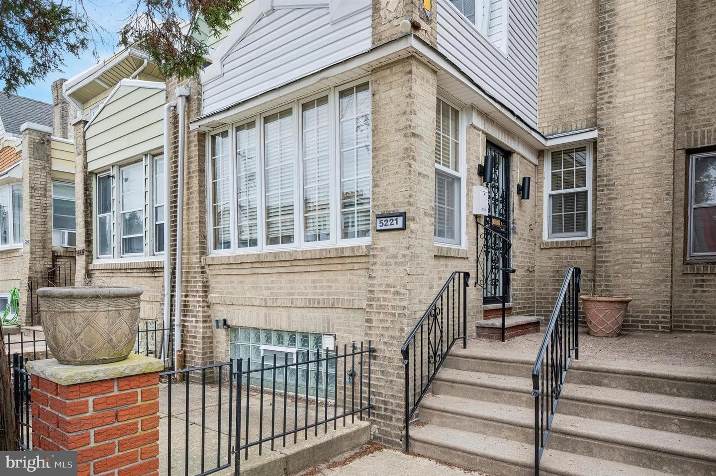 5221 Arlington Street photo 2