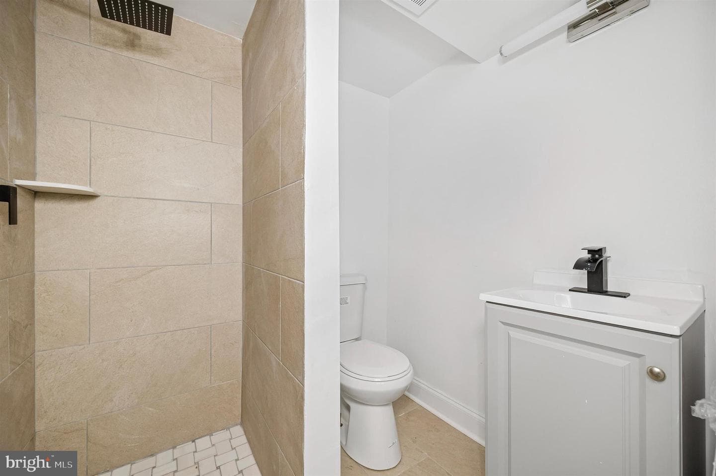5221 Arlington Street photo 25