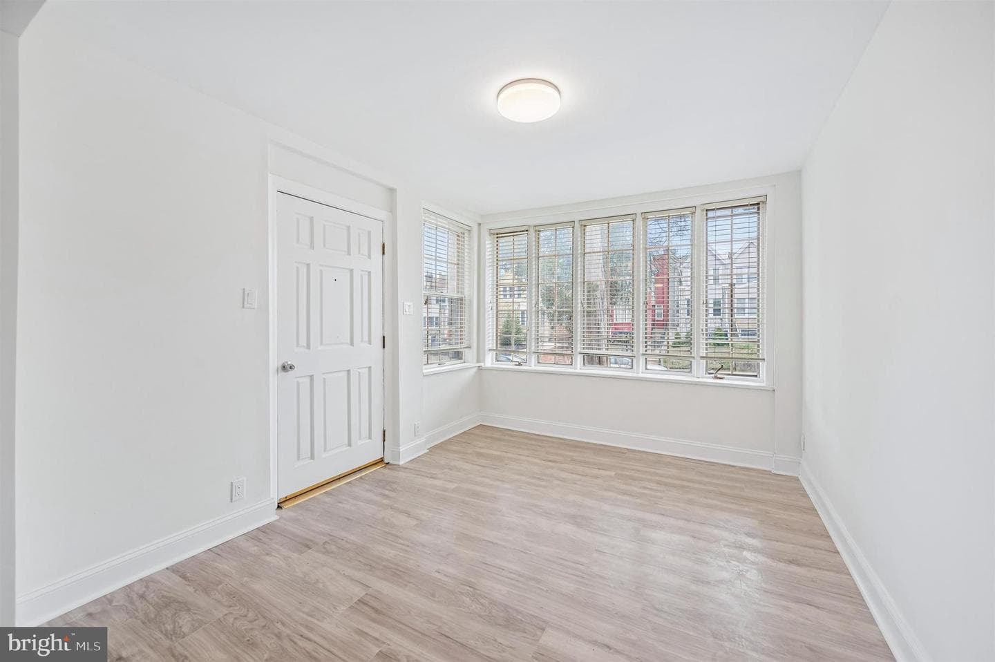 5221 Arlington Street photo 3