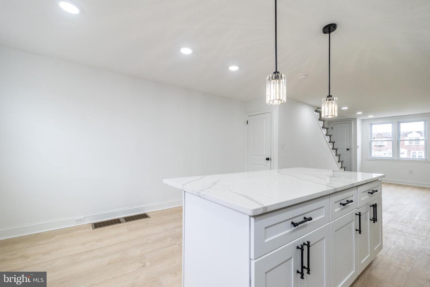 1371 Westbury Drive photo 8
