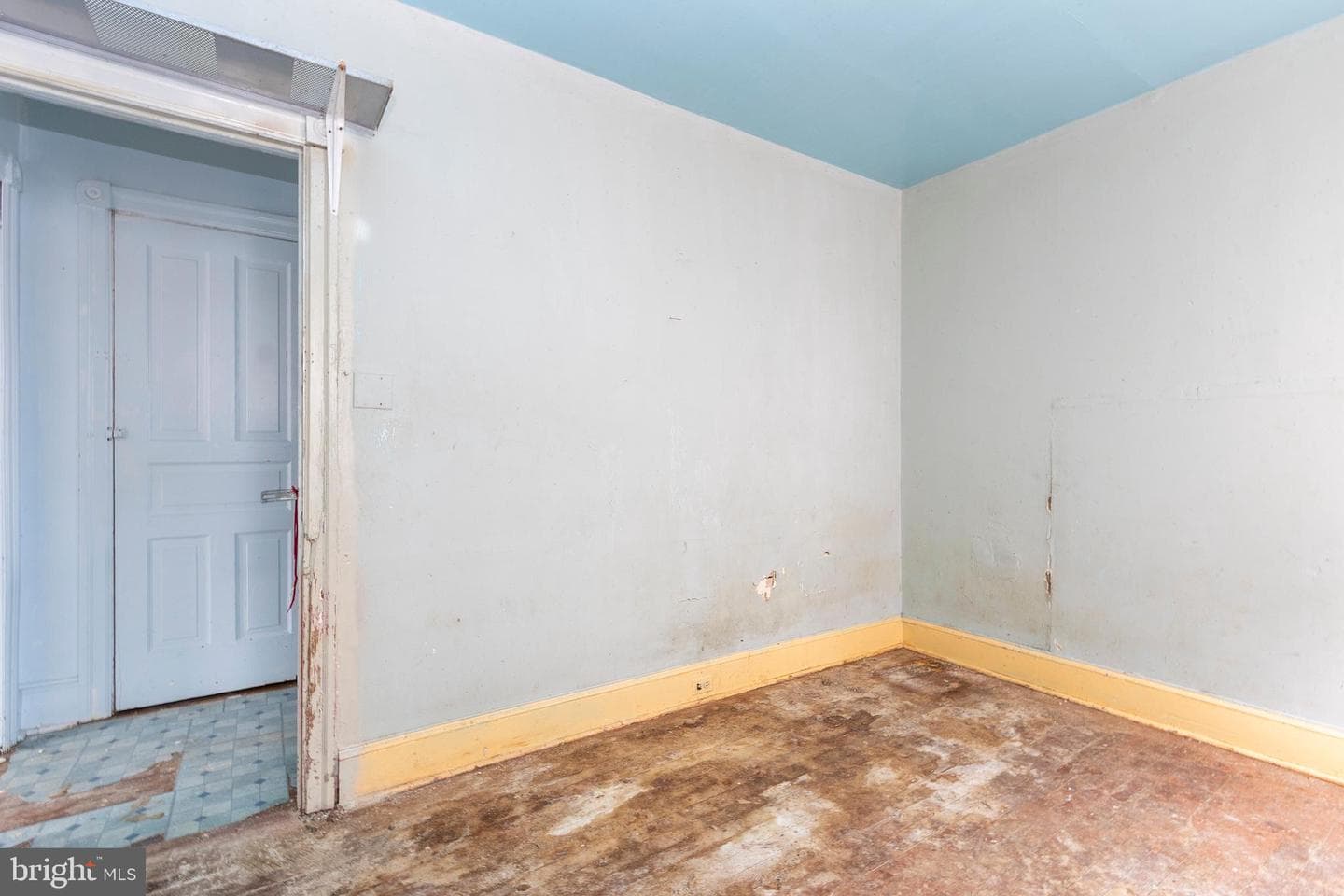 319 W Duncannon Avenue photo 28