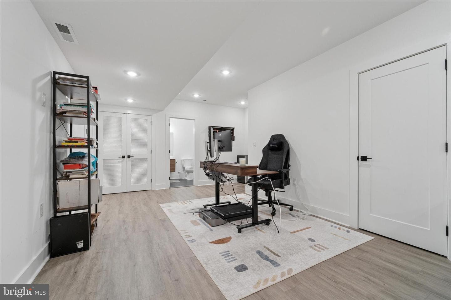 73 E Sharpnack Street photo 17