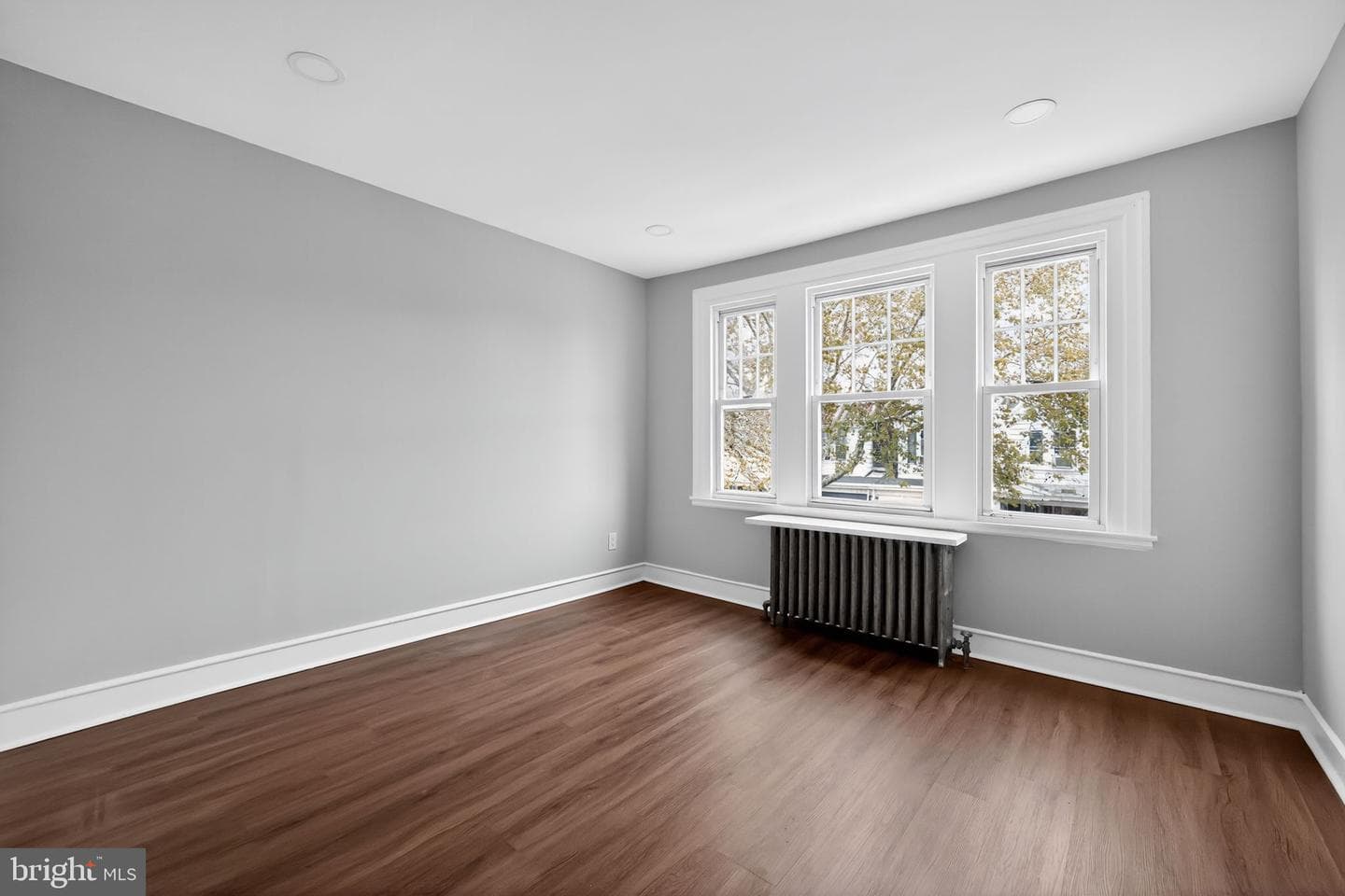 539 E Carver Street photo 16