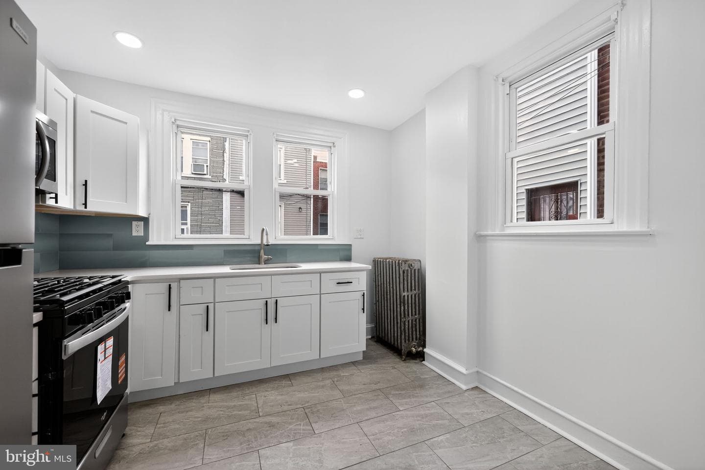 539 E Carver Street photo 22