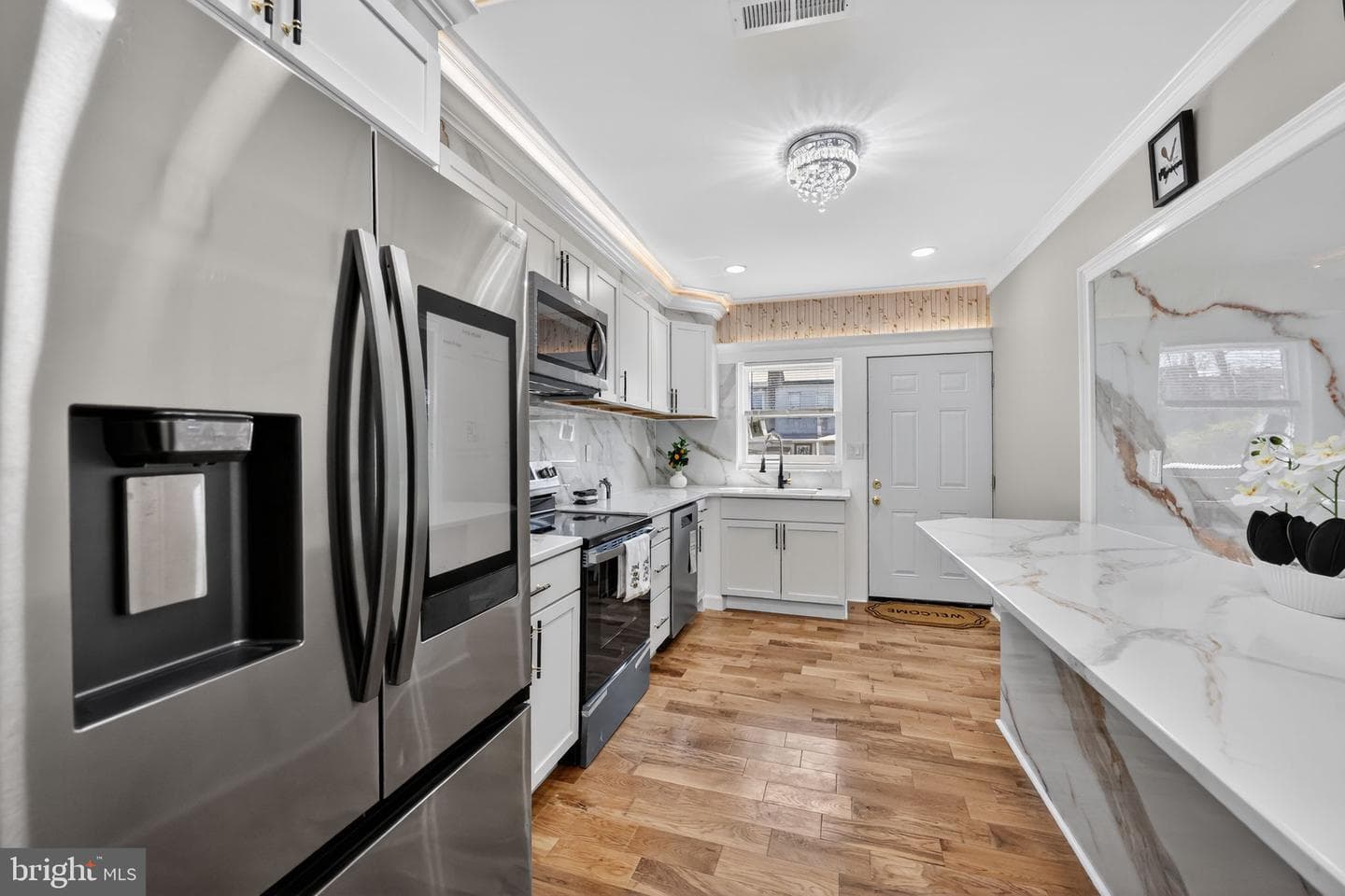 2046 Dennie Street photo 11