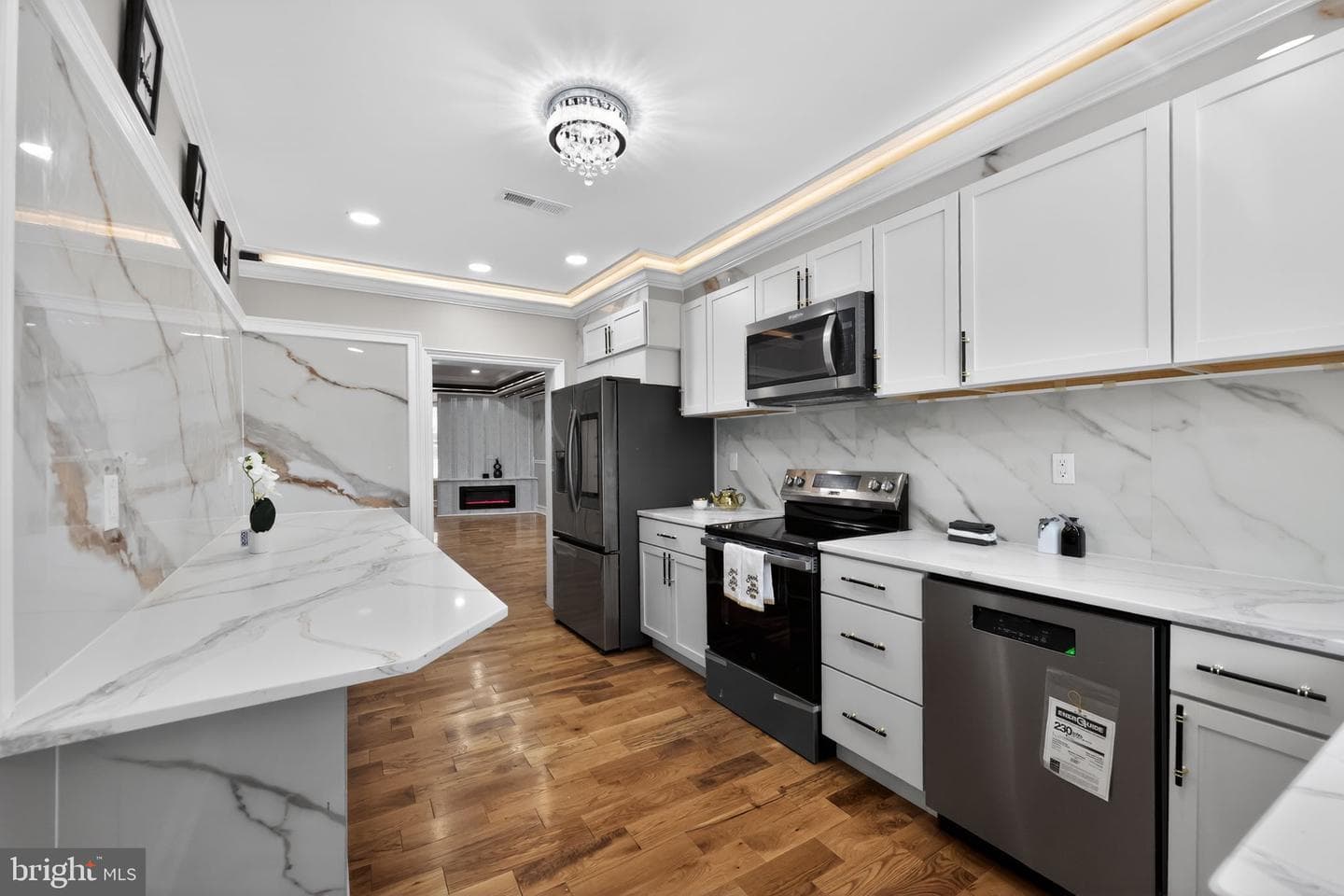 2046 Dennie Street photo 13