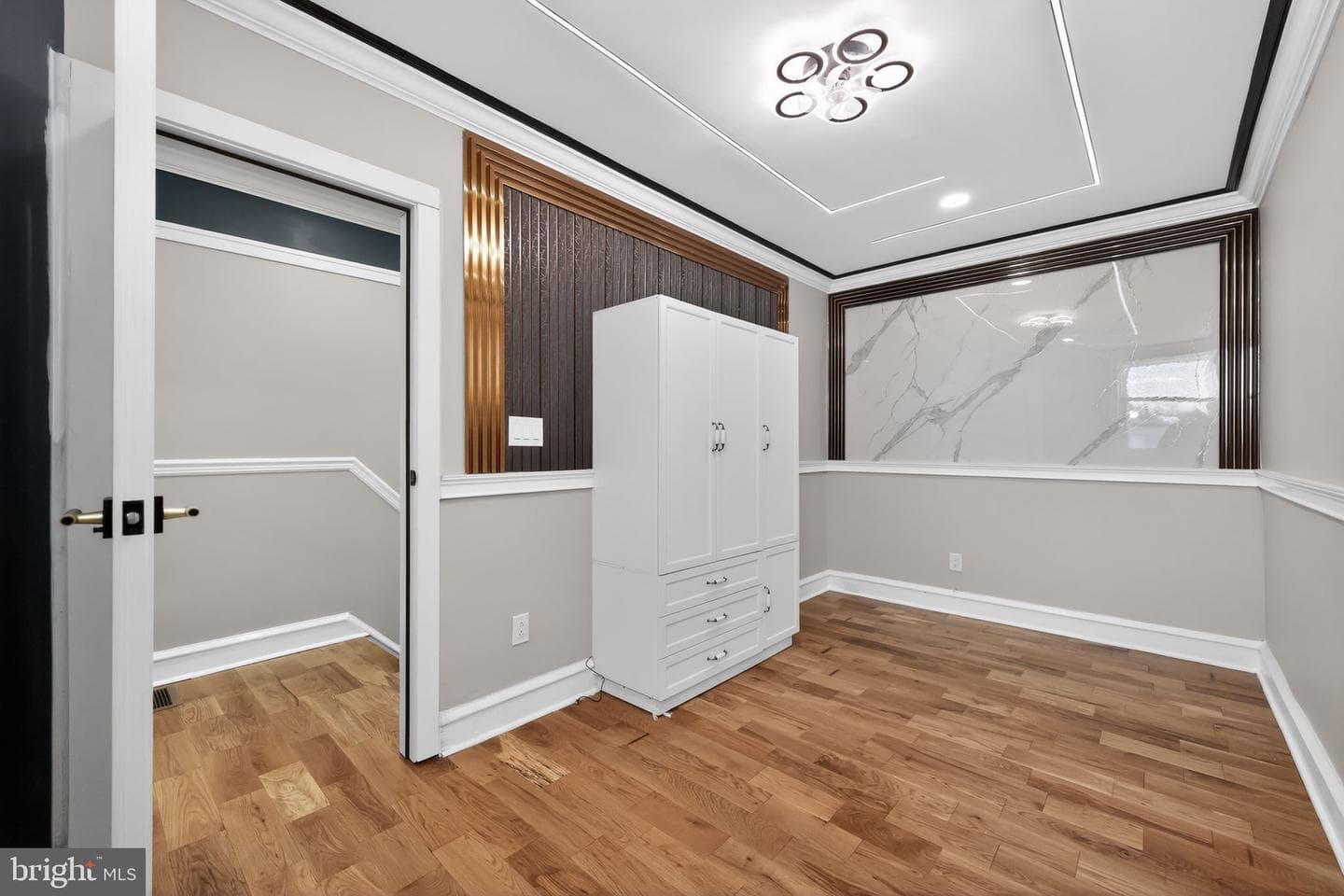 2046 Dennie Street photo 20