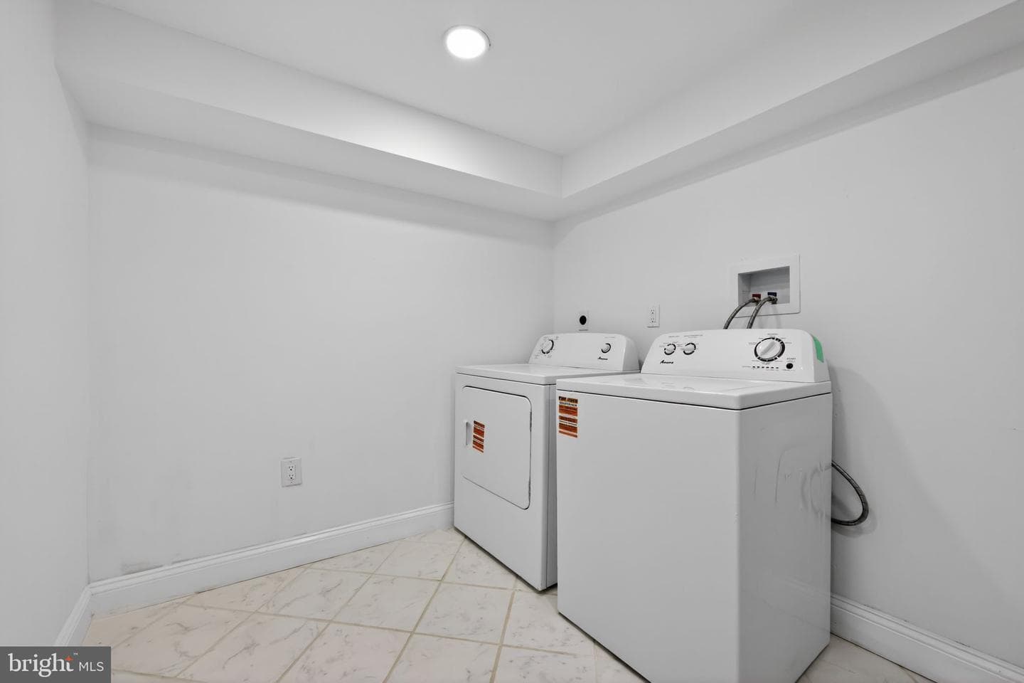 2046 Dennie Street photo 27