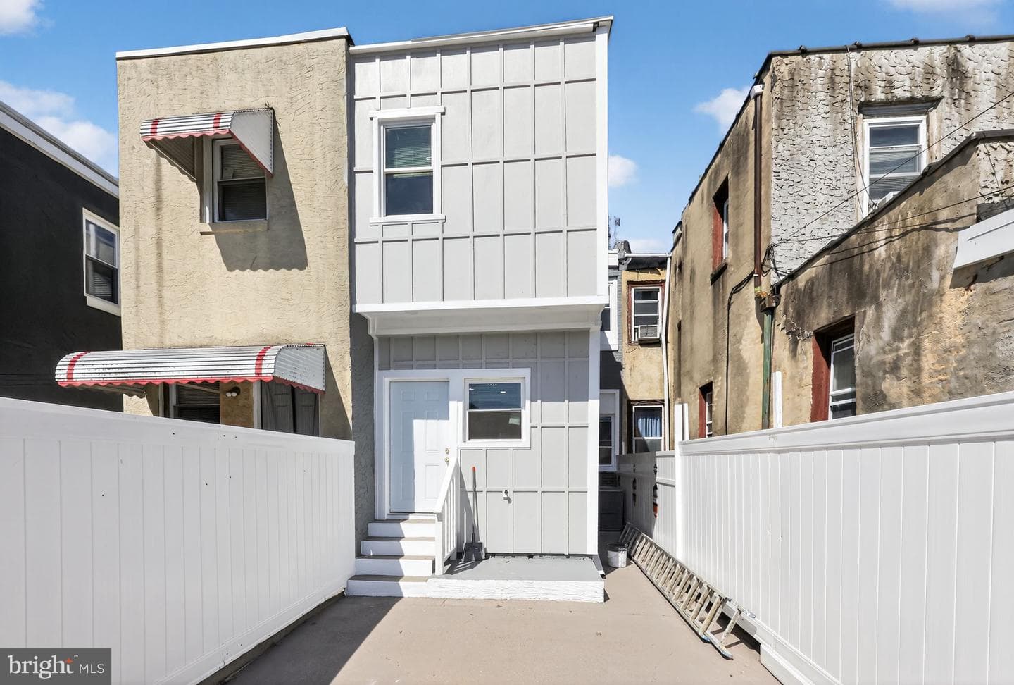 2046 Dennie Street photo 30