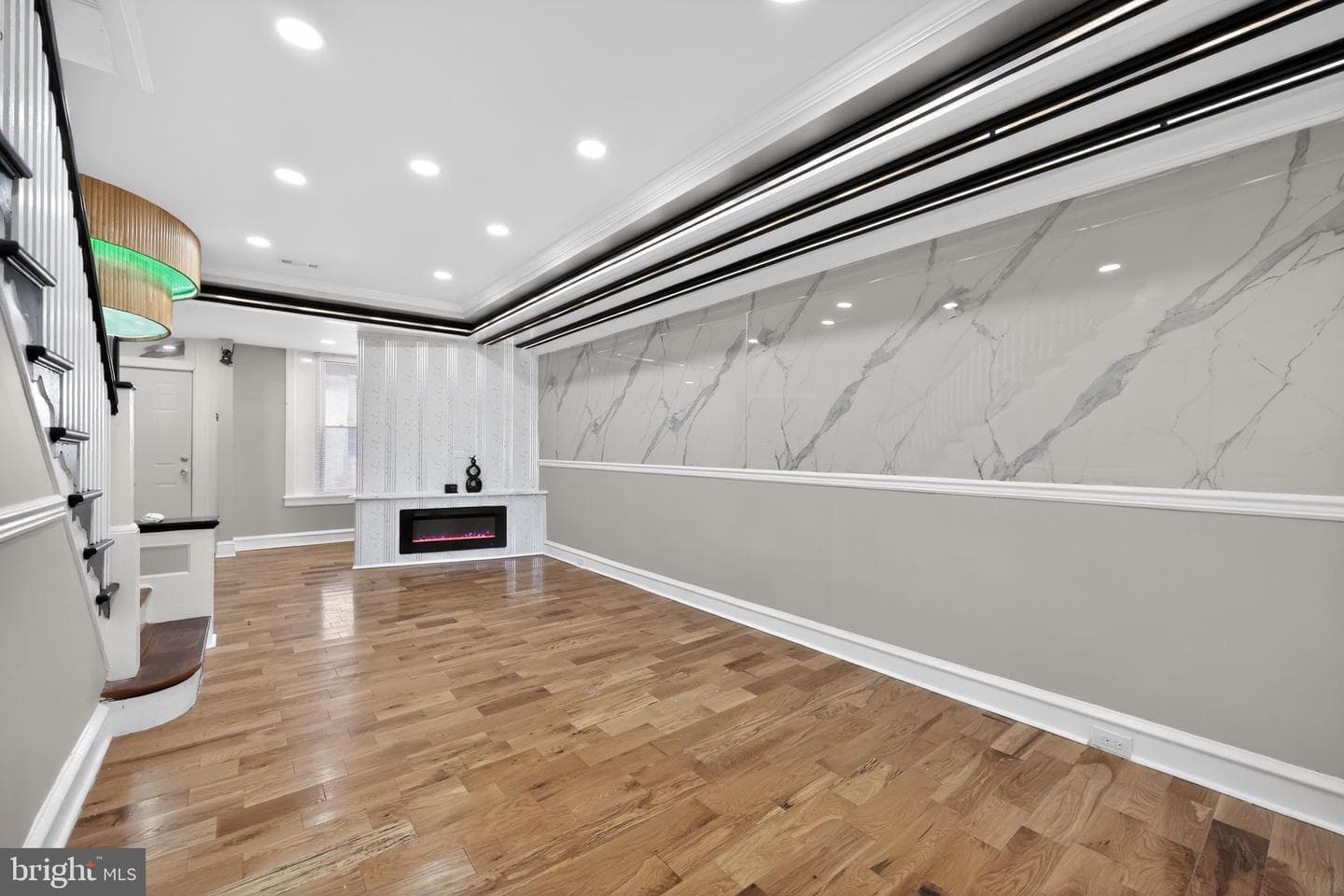 2046 Dennie Street photo 9