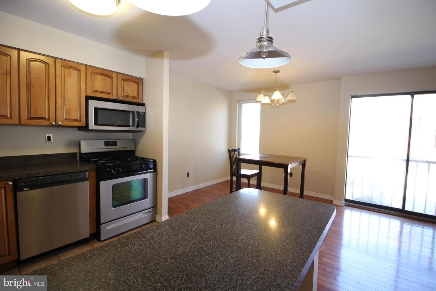 9557 James Street #a photo 3
