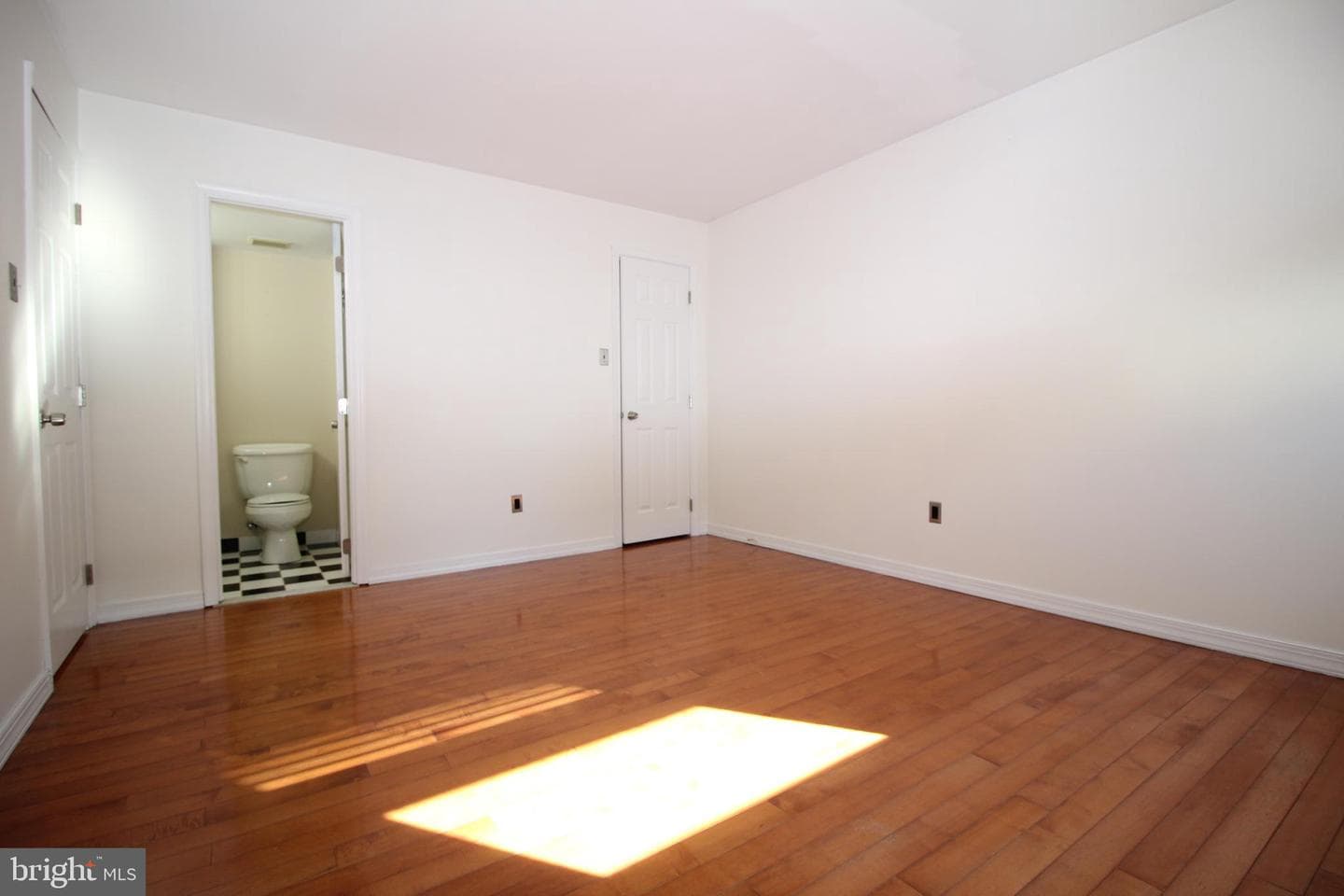9557 James Street #a photo 5