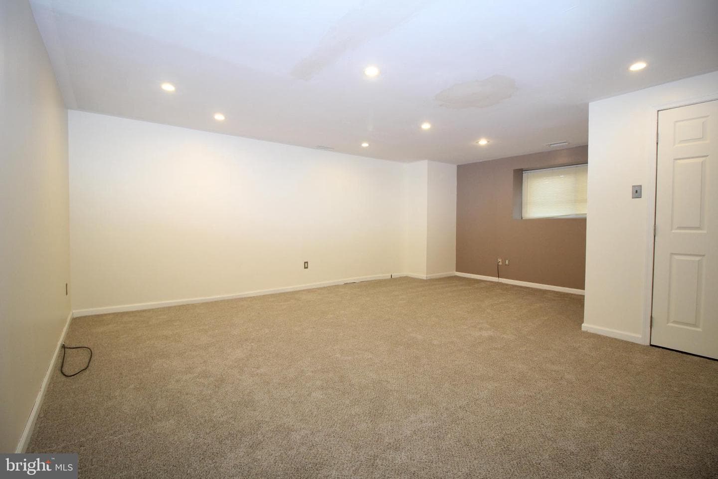 9557 James Street #a photo 9