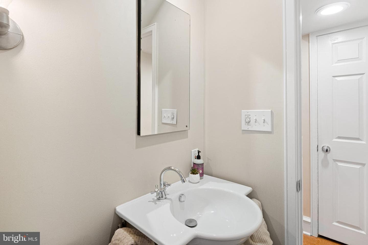 337 S Hicks Street photo 15