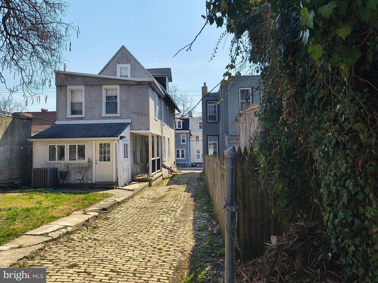 222 W Johnson Street photo 6