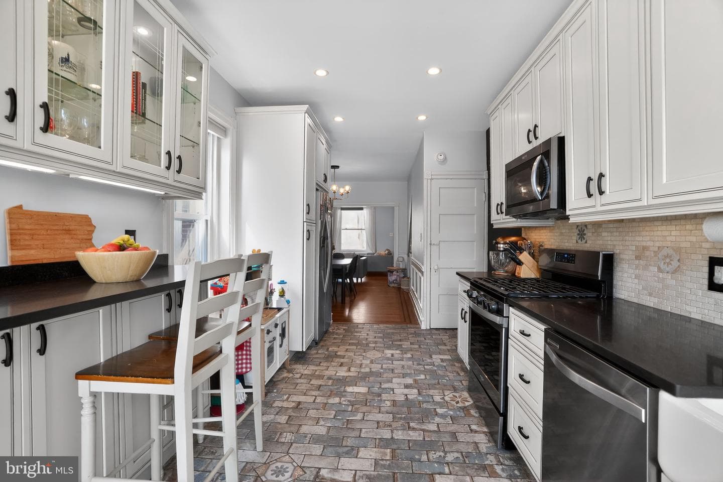 425 Hermitage Street photo 10