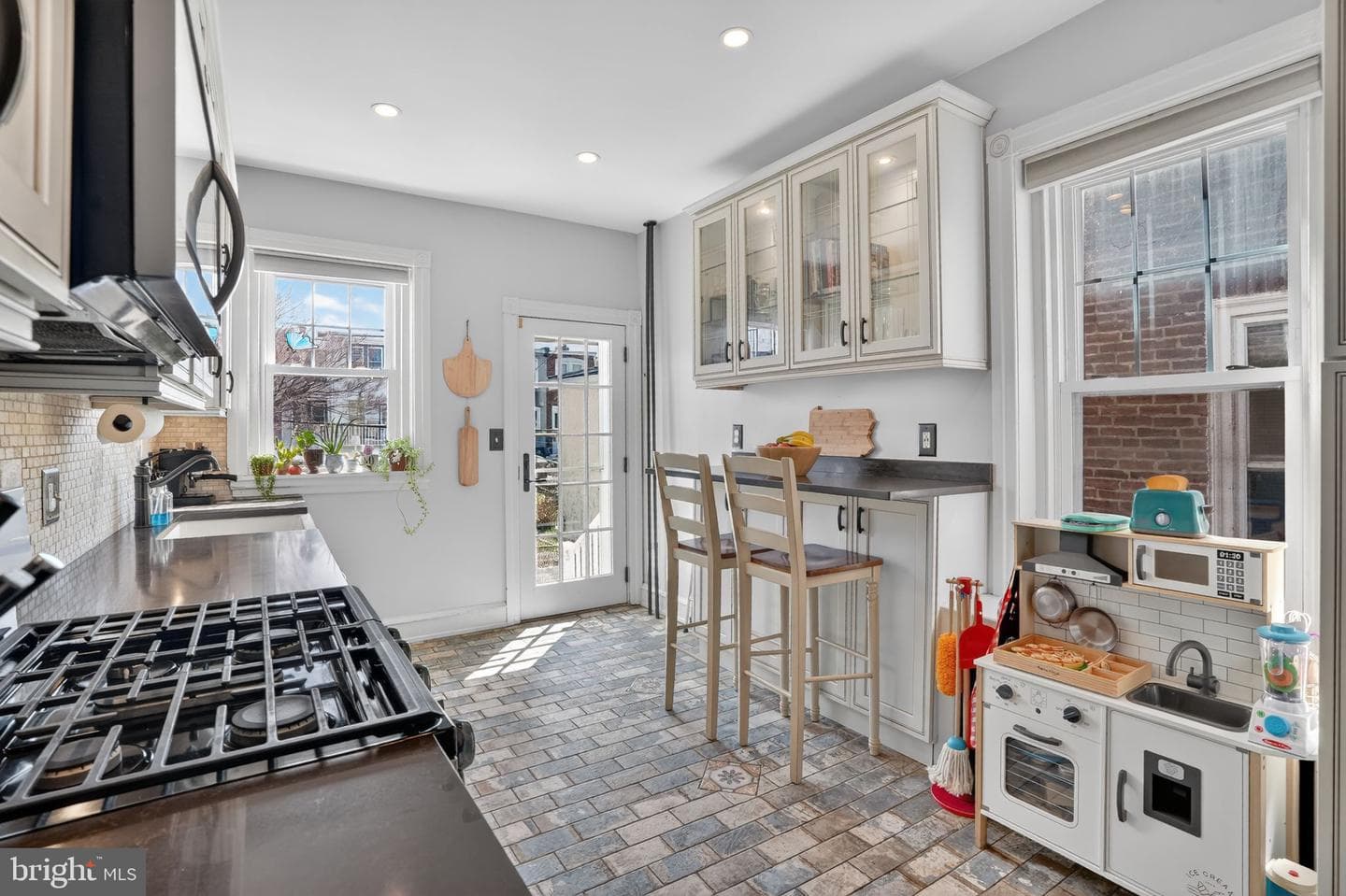 425 Hermitage Street photo 12