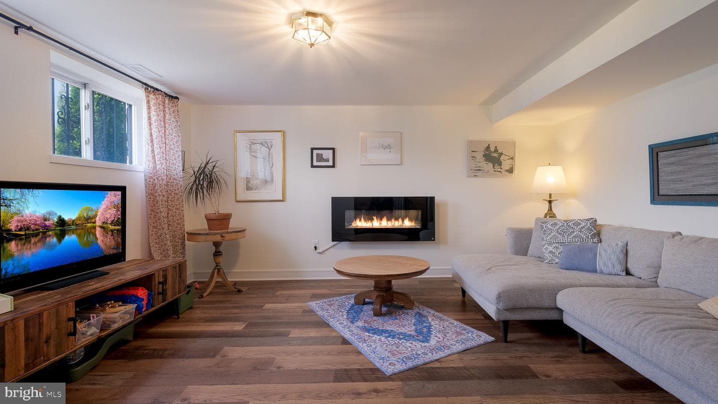 823 Regina Street photo 23