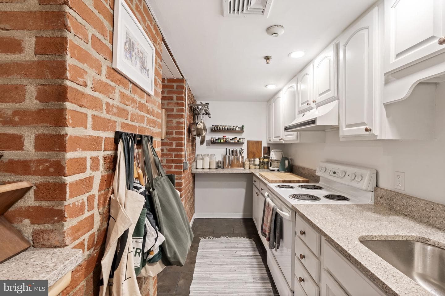 301 Race Street #c002 photo 10