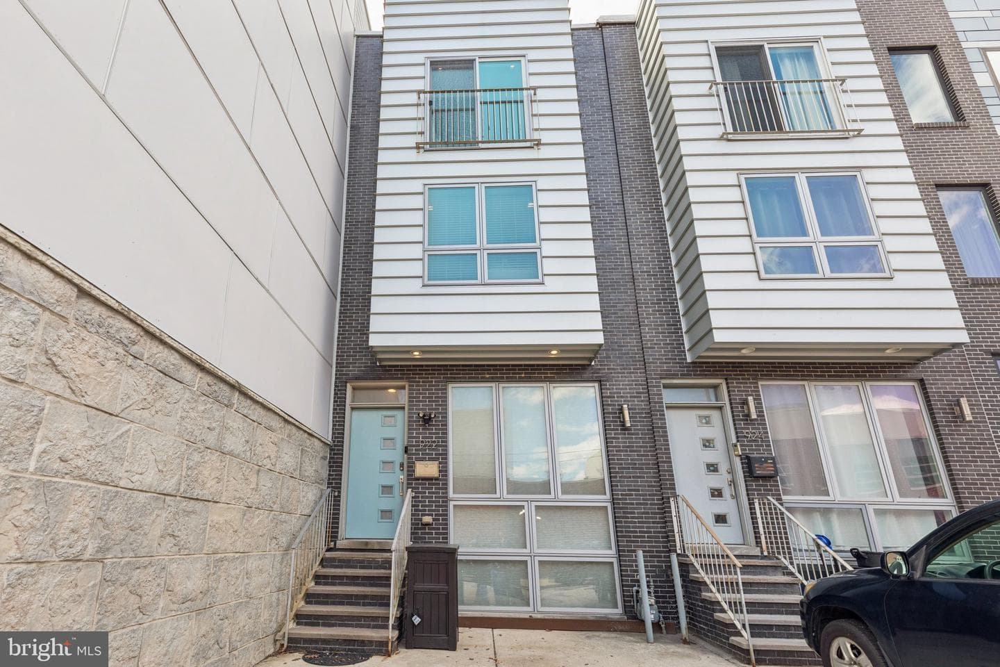 922 N Marshall Street photo 2